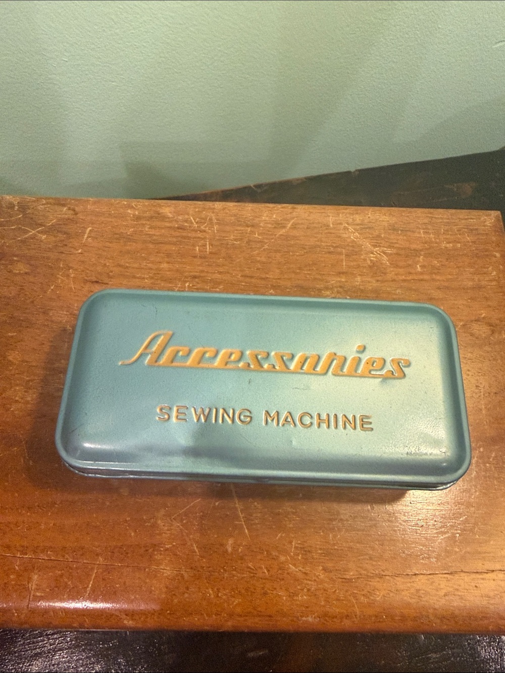 Vintage Accessories Sewing Machine Blue Metal Tin